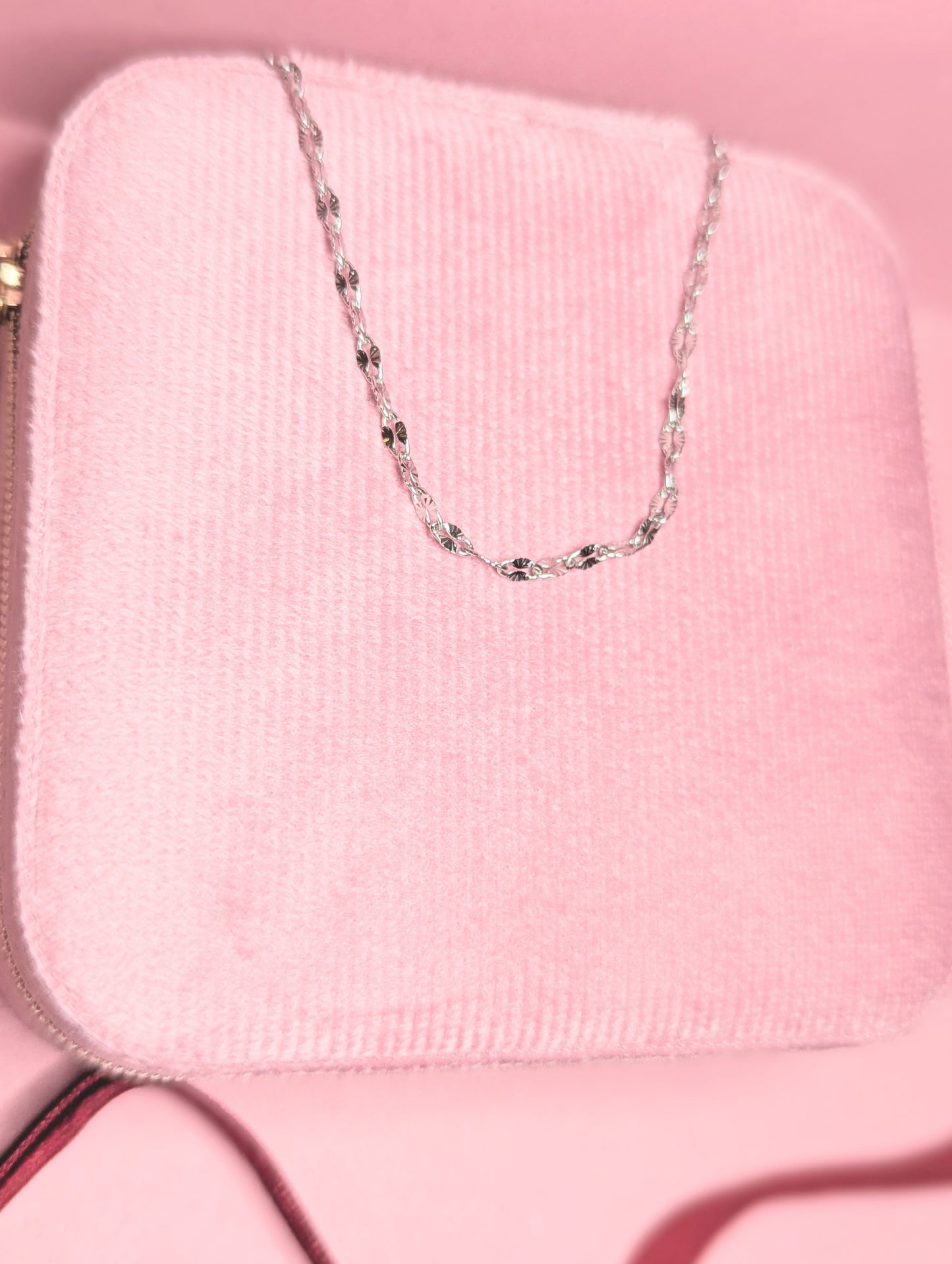 Silver Shimmer Necklace (Silver)