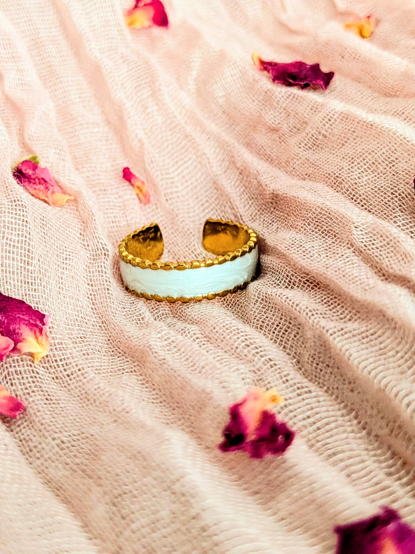 The Pretty In Lace Band (Gold)