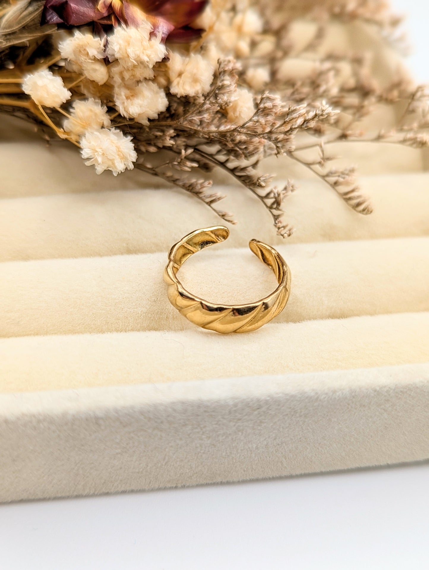 Chrome Curve Ring (Gold)