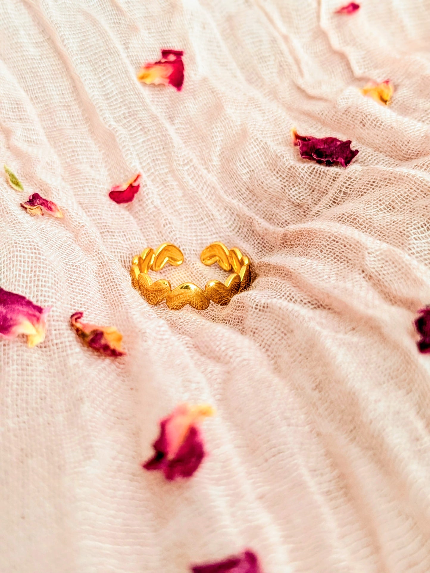 Heart Twist Ring (Gold)