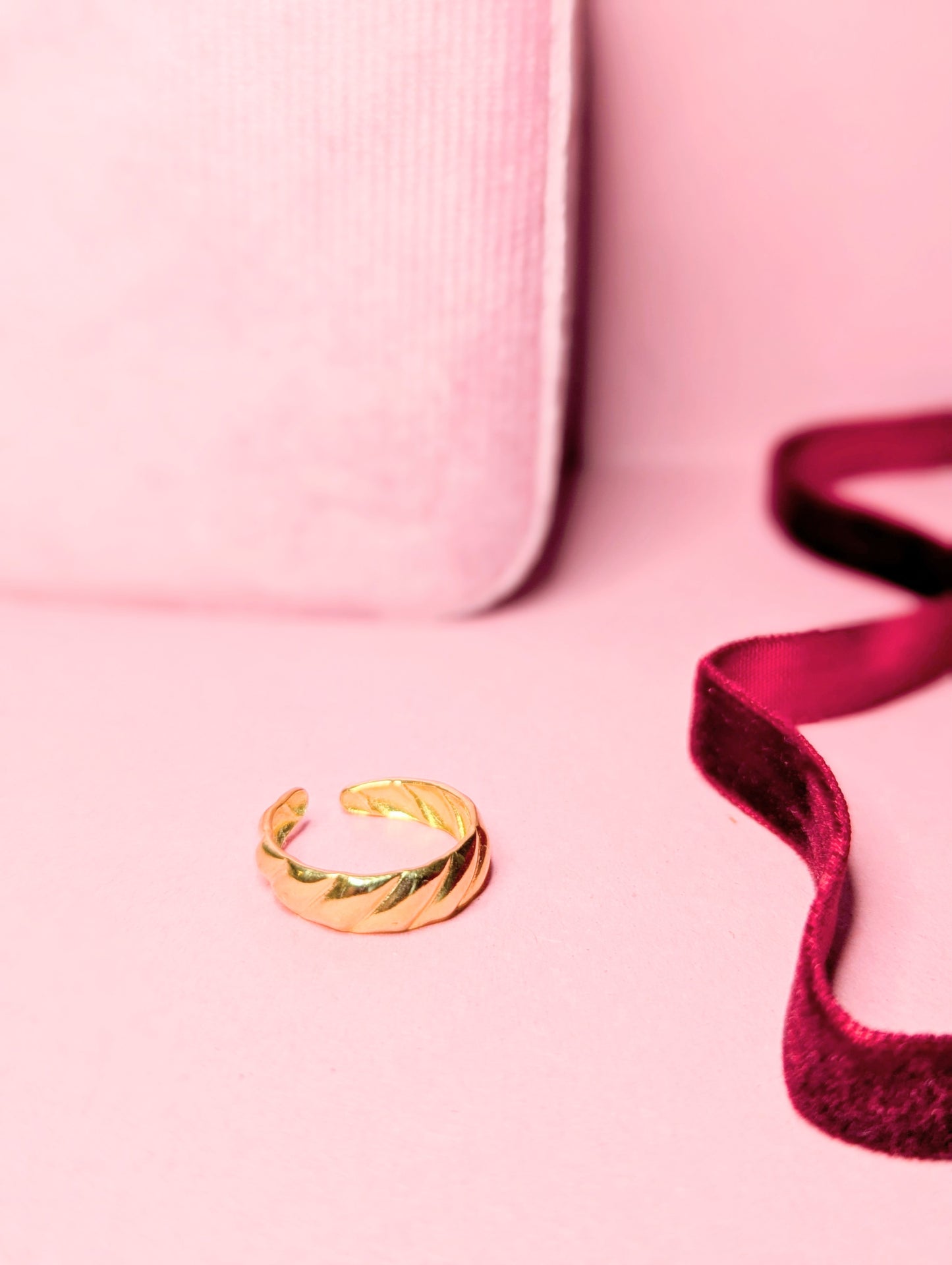Chrome Curve Ring (Gold)