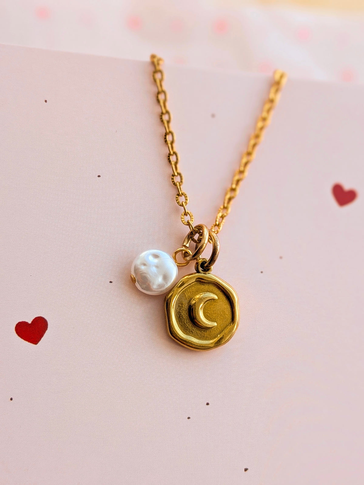 Moonlit Pearl Necklace (Gold)