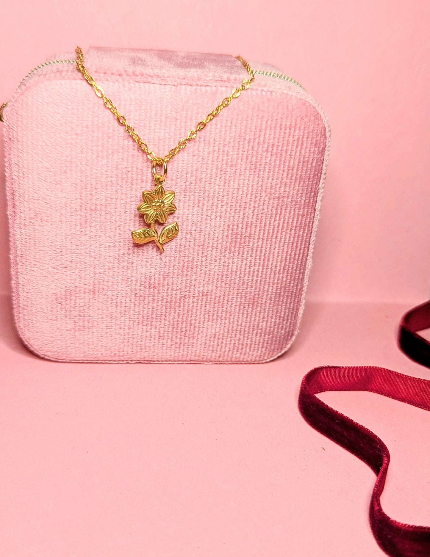 Golden Everlasting Sunflower necklace (Gold)