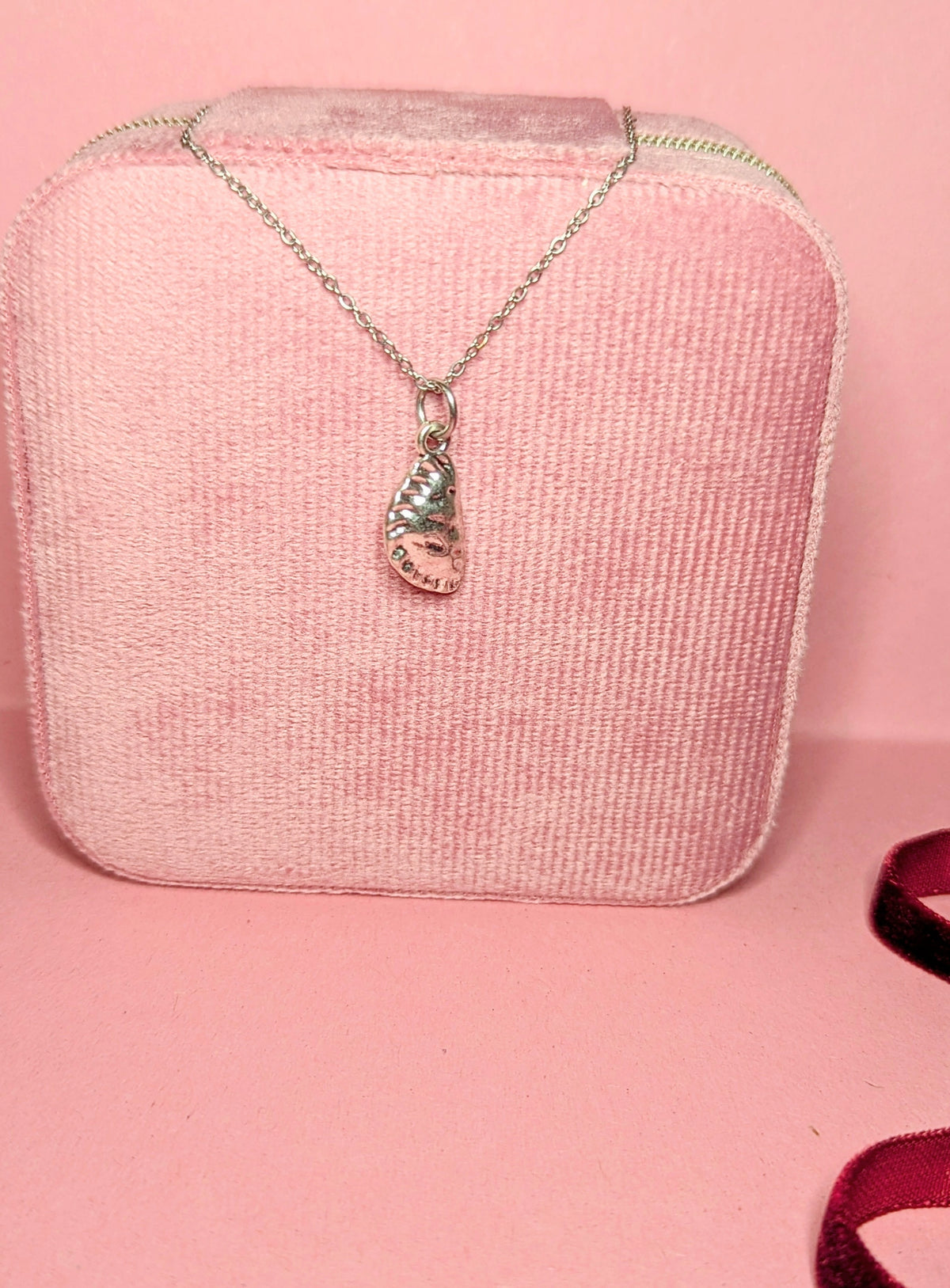 The Flaky Chain Pasty Charm Necklace (Silver)