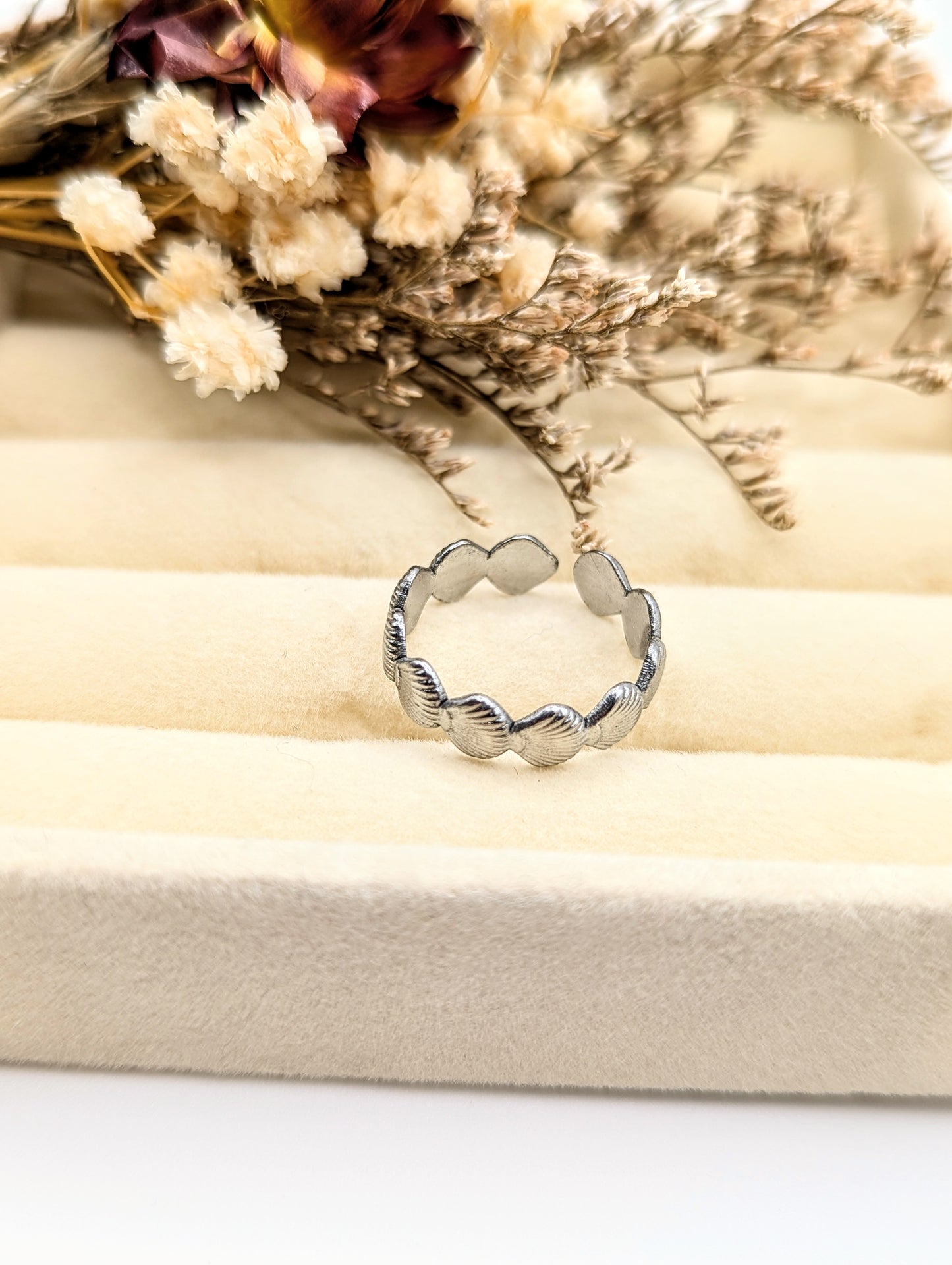 Seashell Hug Ring (Silver)
