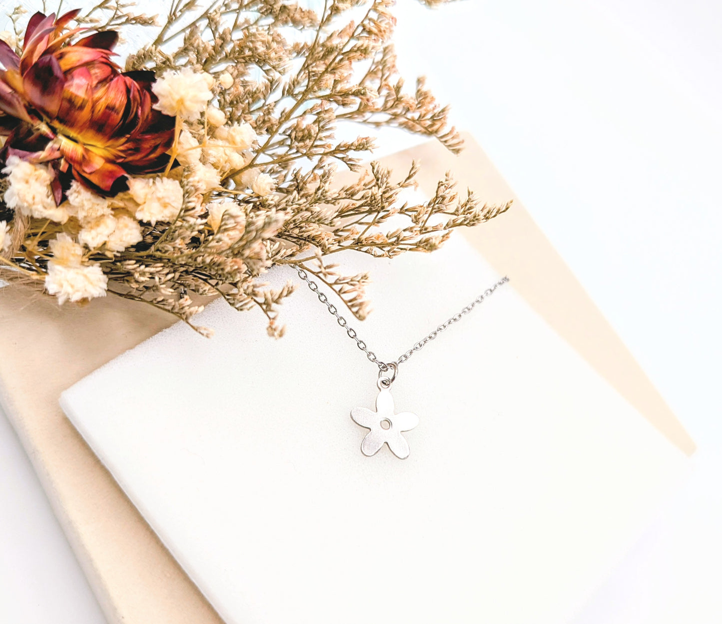 Flower Power Necklace (Silver)