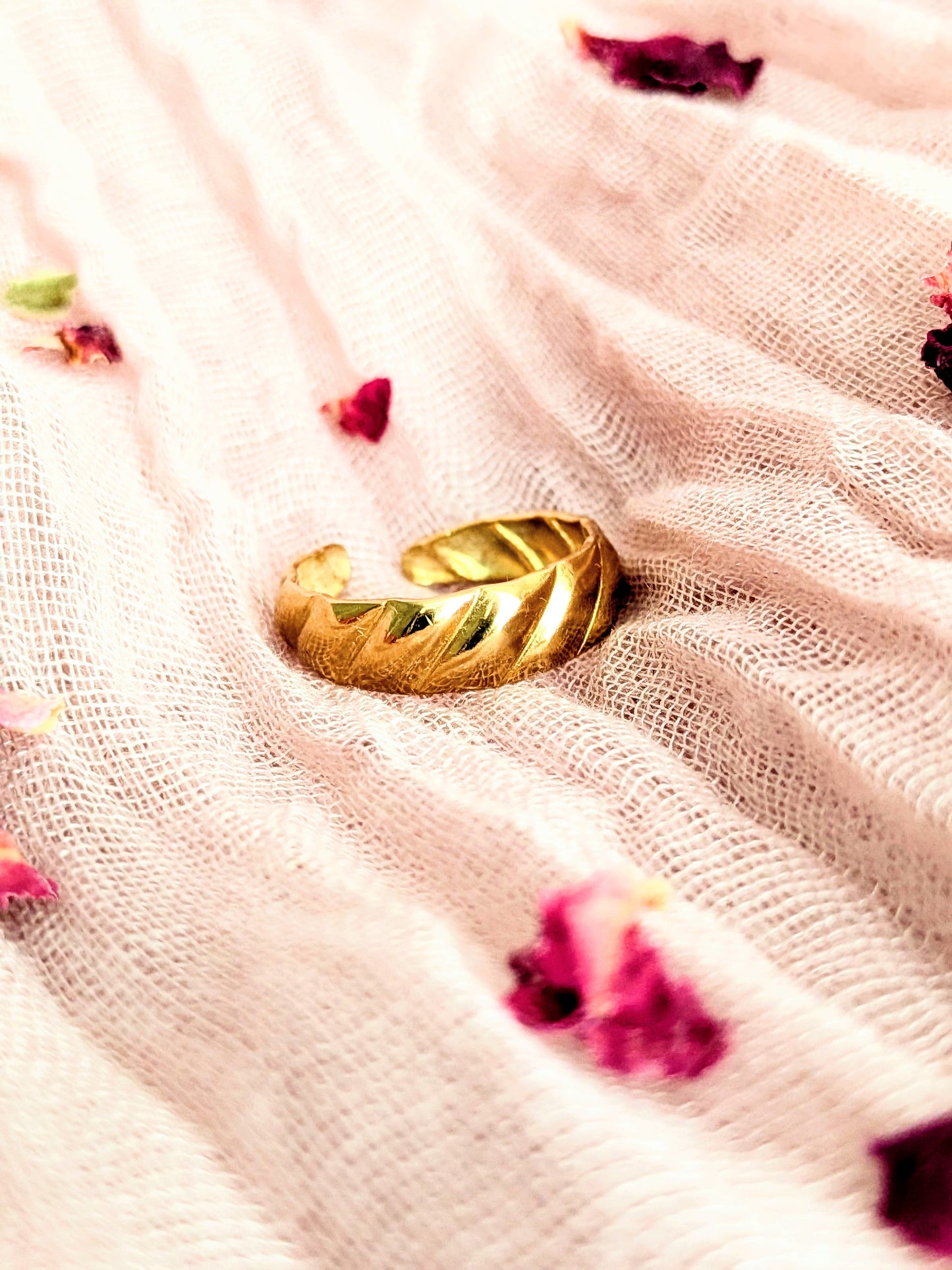 Chrome Curve Ring (Gold)